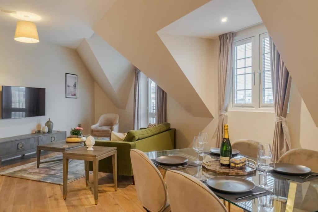 温莎Luxury Penthouse - Castle Views - 2 Bed & Parking公寓 外观 照片